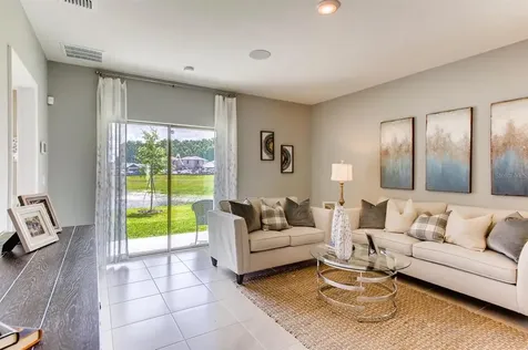 1272 Cascades Avenue Davenport FL 33837