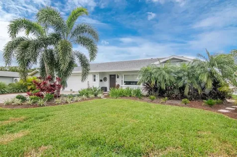 4656 Neptune Drive SE St Petersburg FL 33705