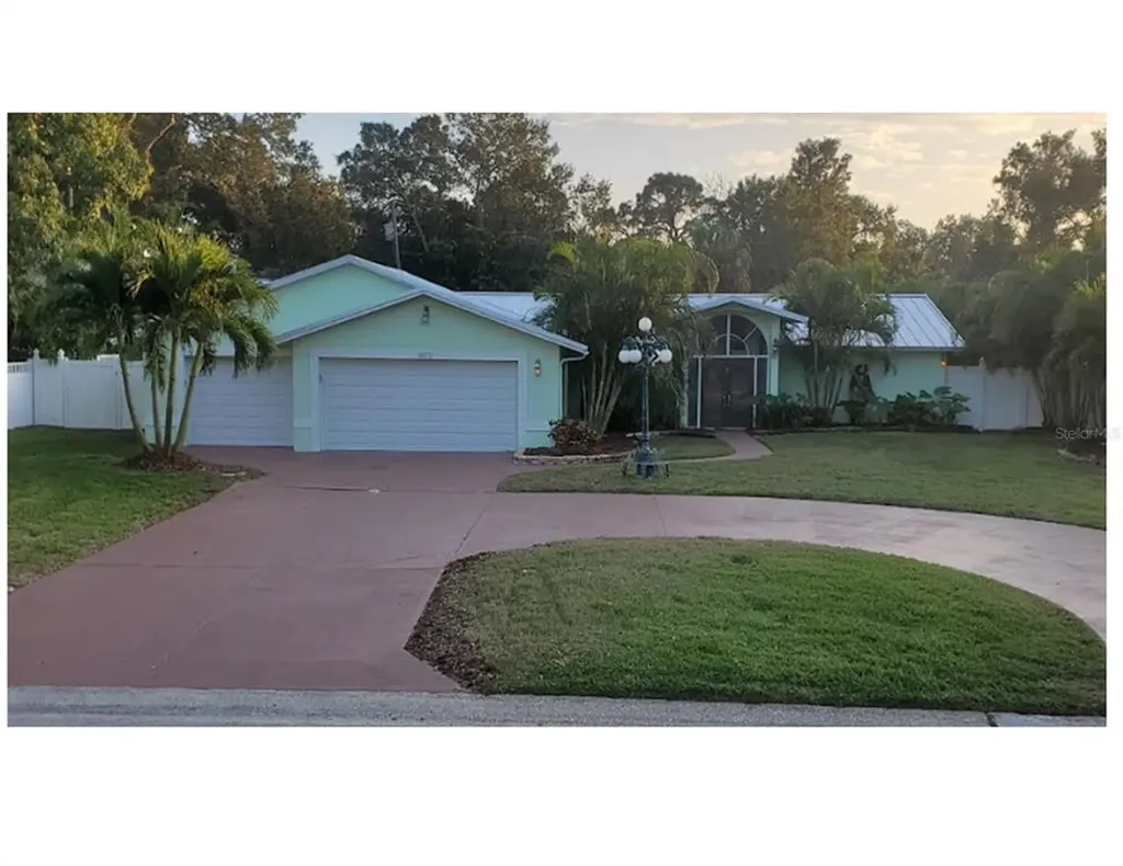 8010 Stimie Avenue N St Petersburg FL 33710