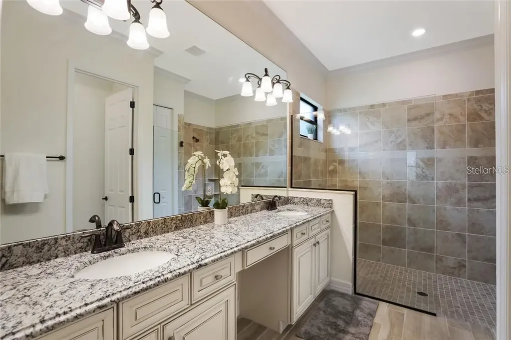 17525 Hickok Belt Loop Bradenton FL 34211
