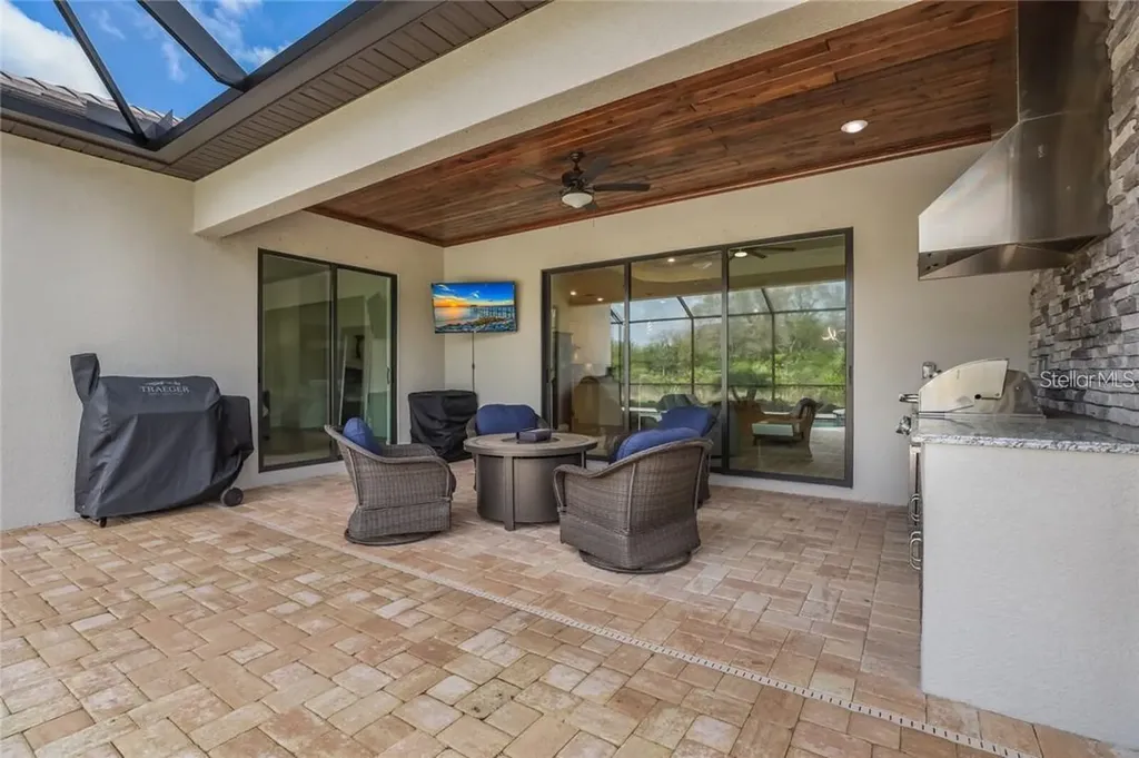17525 Hickok Belt Loop Bradenton FL 34211