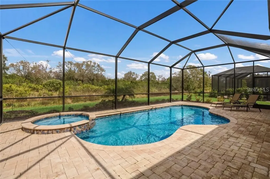 17525 Hickok Belt Loop Bradenton FL 34211