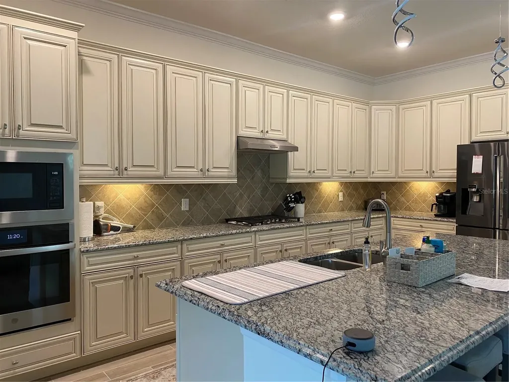 17525 Hickok Belt Loop Bradenton FL 34211