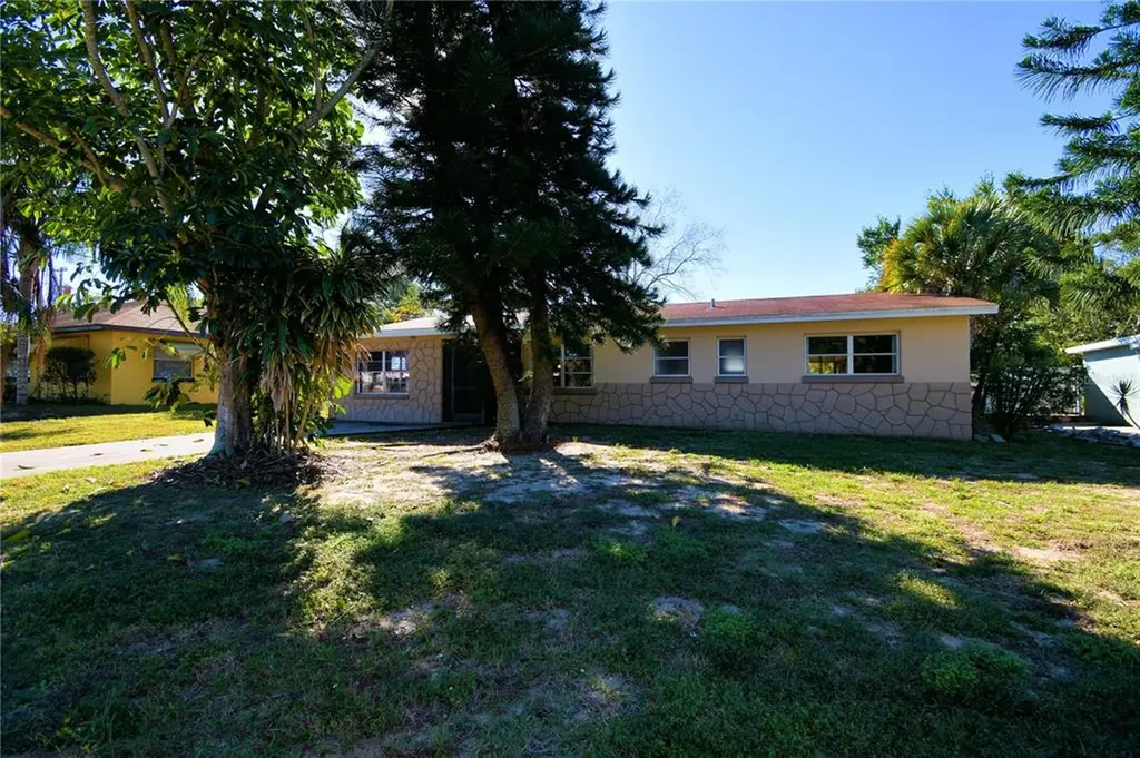 520 W Columbia Street Lake Alfred FL 33850