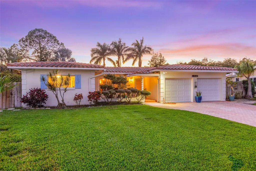 734 Placido Way NE St Petersburg FL 33704