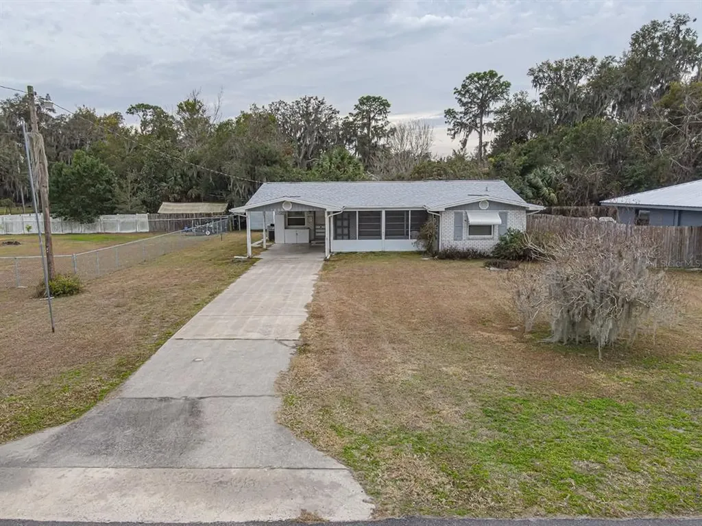 1057 Cr 463 Lake Panasoffkee FL 33538