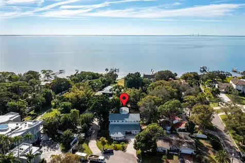 874 Serpentine Drive S St Petersburg FL 33705