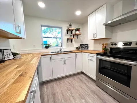 379 W New Hampshire Avenue Deland FL 32720