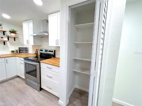 379 W New Hampshire Avenue Deland FL 32720