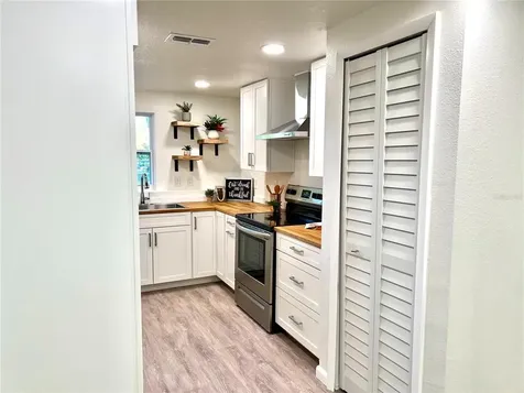 379 W New Hampshire Avenue Deland FL 32720