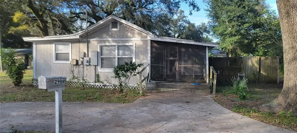 2902 E Caracas Street Tampa FL 33610