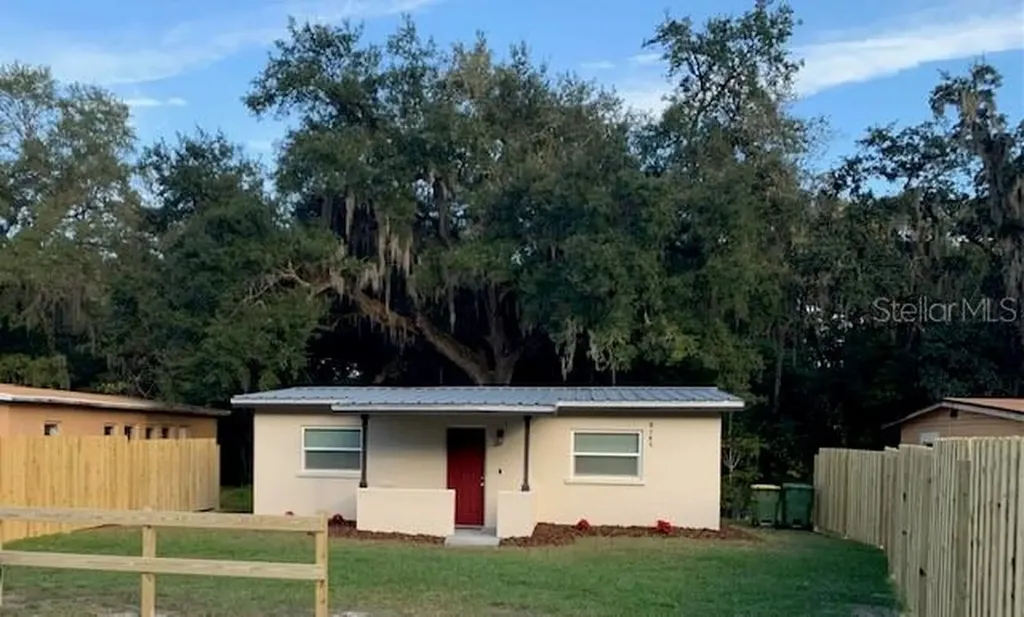 914 1/2 Stinson Street Leesburg FL 34748