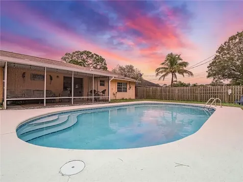 145 11th Court Vero Beach FL 32962