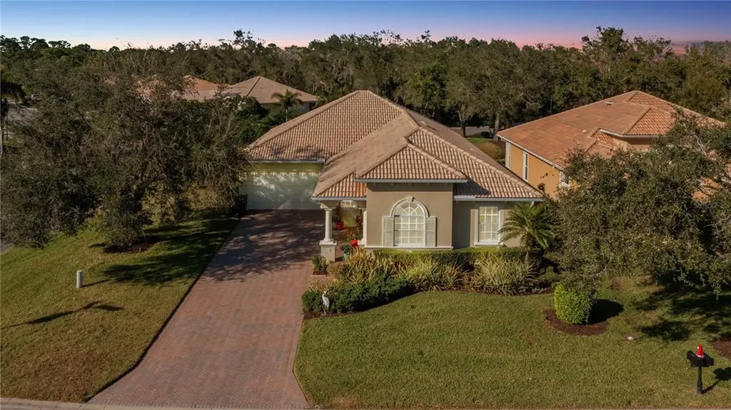 5031 Faberge Place Sarasota FL 34233