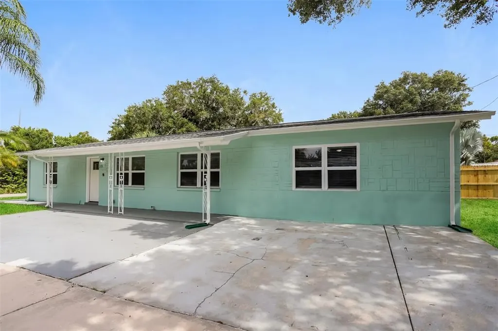 2175 42nd Avenue N St Petersburg FL 33714