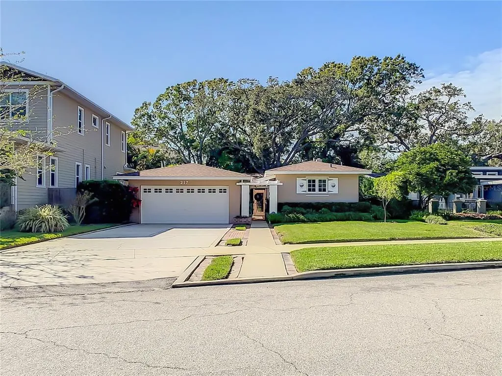 217 Bandera Way NE St Petersburg FL 33704