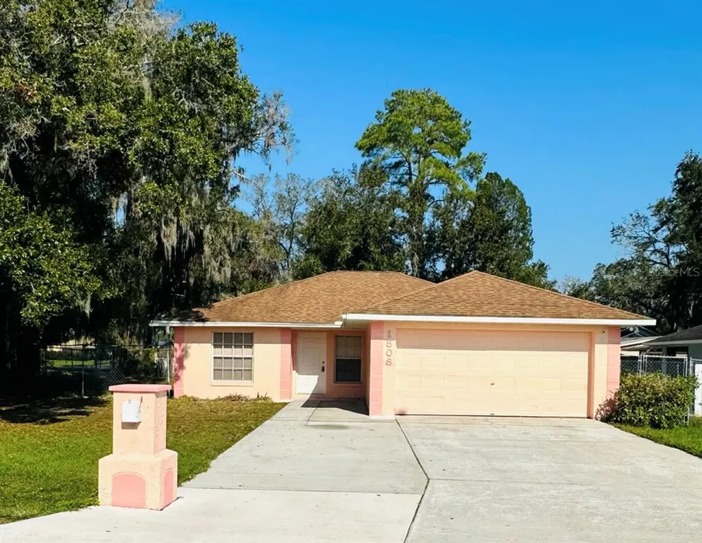 1808 W Charlotte Street Plant City FL 33563