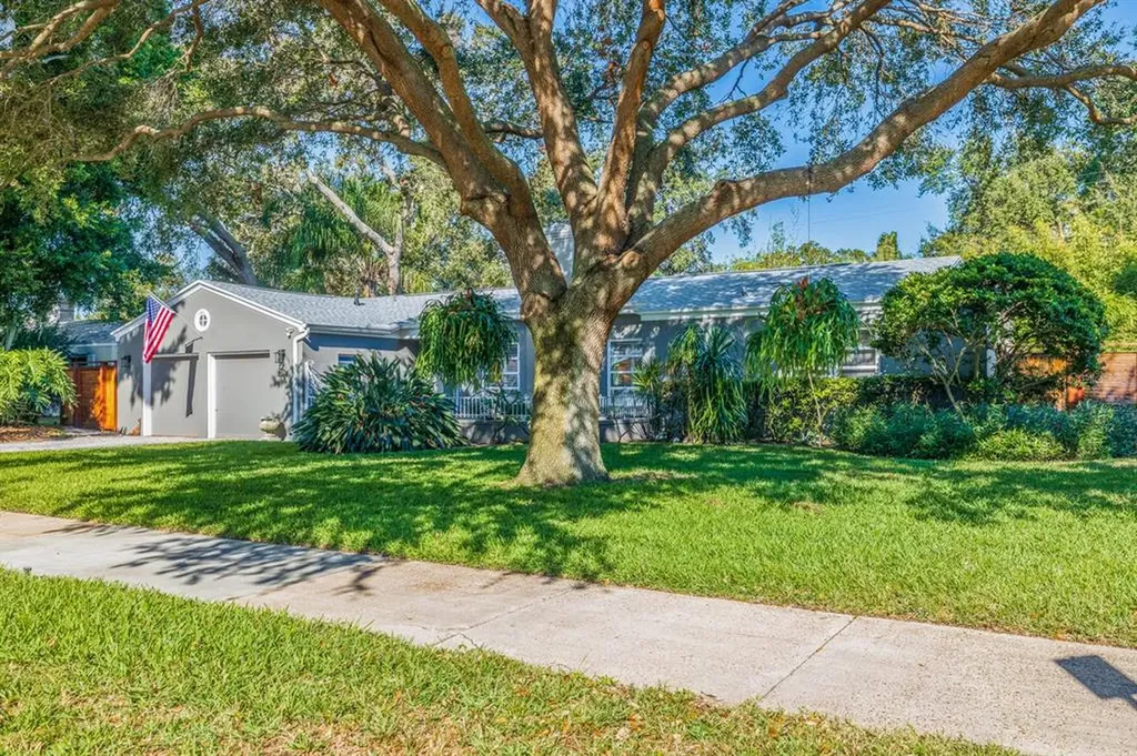 319 57th Avenue S St Petersburg FL 33705