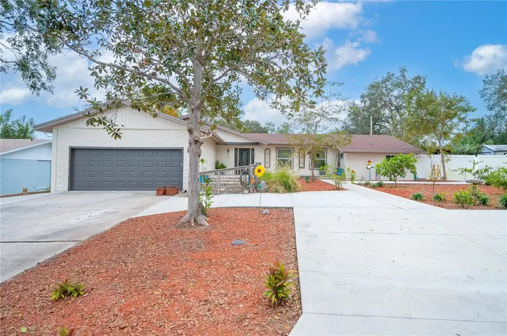 1315 Valley Hill E Lakeland FL 33813