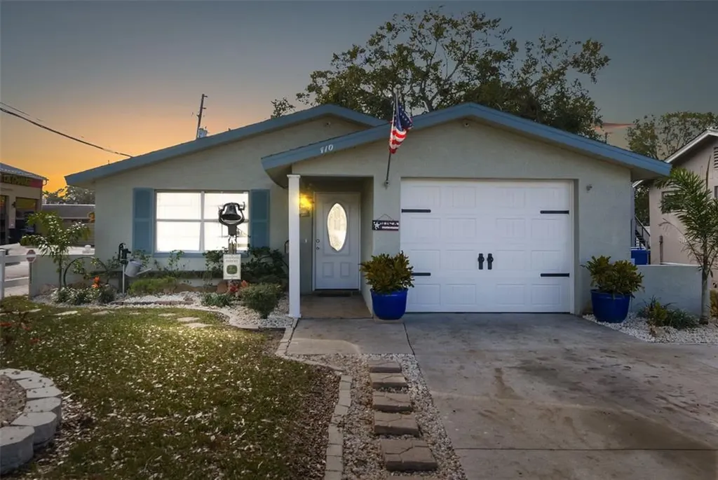 410 49th Avenue N St Petersburg FL 33703