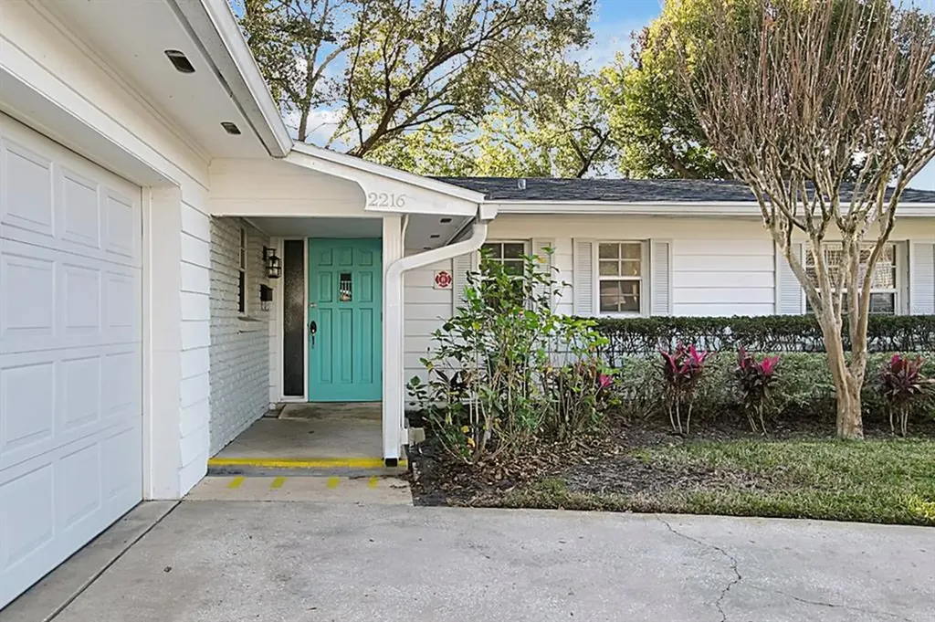 2216 Miscindy Place Orlando FL 32806
