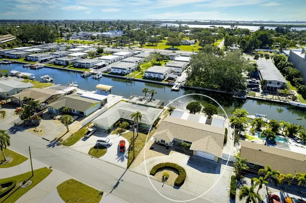9915 Royal Palm Drive Bradenton FL 34210