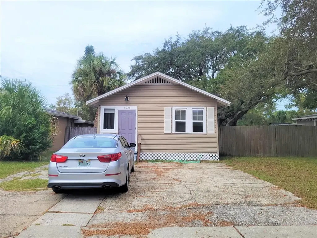 1635 43rd Street S St Petersburg FL 33711