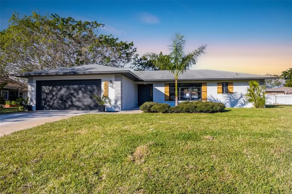 2220 41st Street Court W Bradenton FL 34205