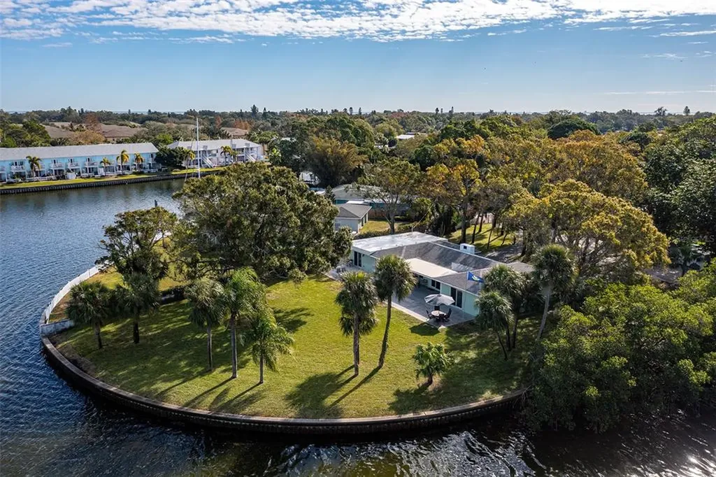 2 Sea Lane S St Petersburg FL 33705