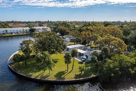 2 Sea Lane S St Petersburg FL 33705