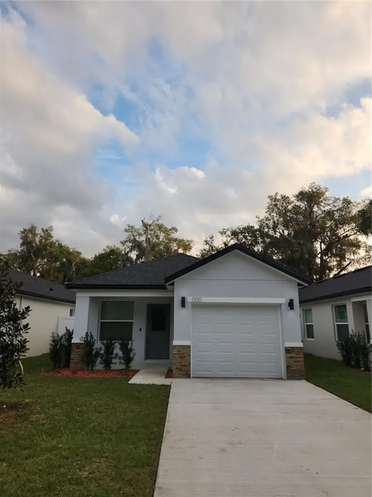 1100 E Gottsche Avenue Eustis FL 32726