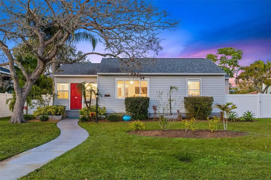 245 38th Avenue NE St Petersburg FL 33704