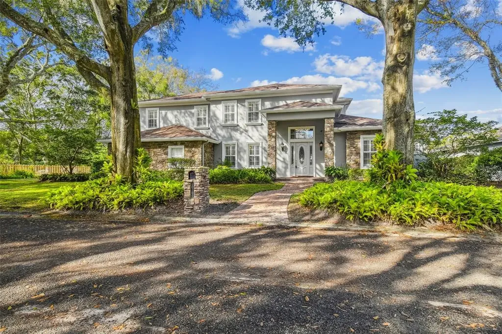 10102 Lake Cove Lane Tampa FL 33618