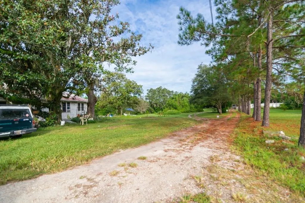 9358 Harney Road Thonotosassa FL 33592
