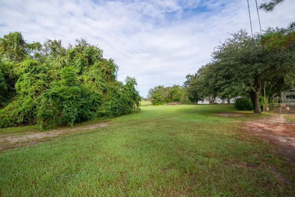 9358 Harney Road Thonotosassa FL 33592