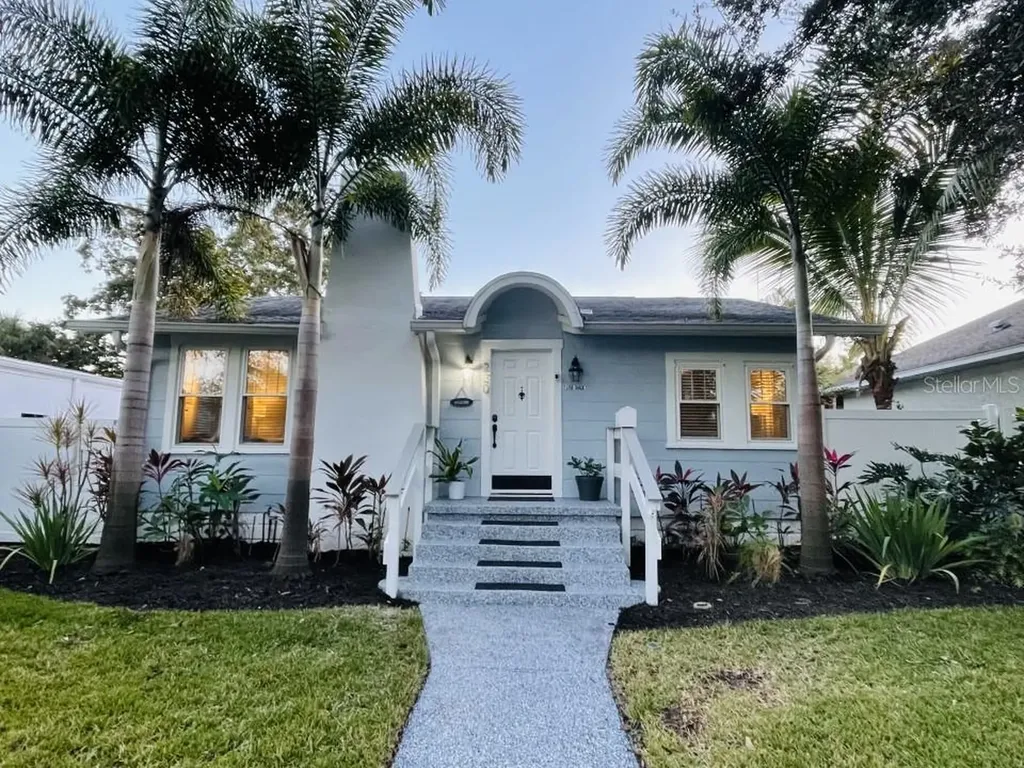 230 28th Avenue N St Petersburg FL 33704