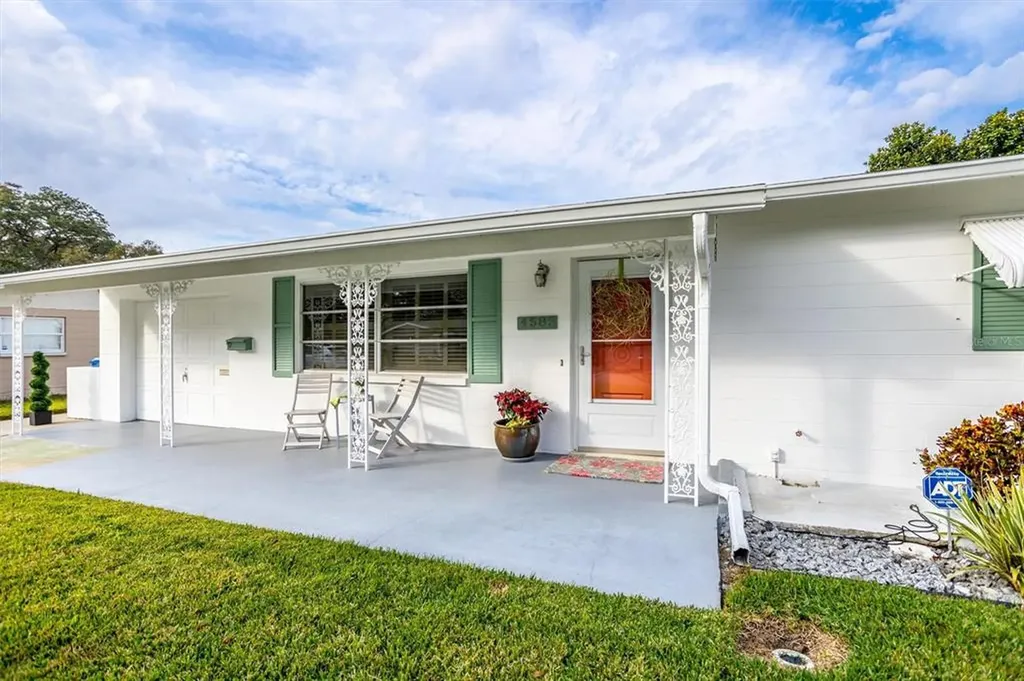 4583 34th Avenue N St Petersburg FL 33713