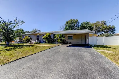 2500 Leslee Lake Drive N St Petersburg FL 33713