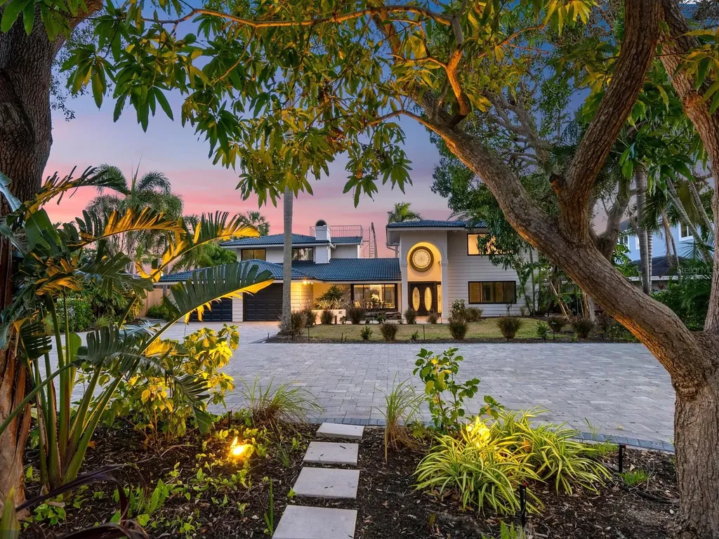746 Siesta Drive Sarasota FL 34242