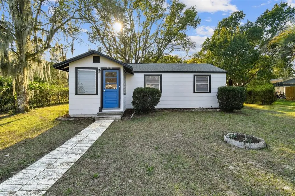 5631 13th Street Zephyrhills FL 33542