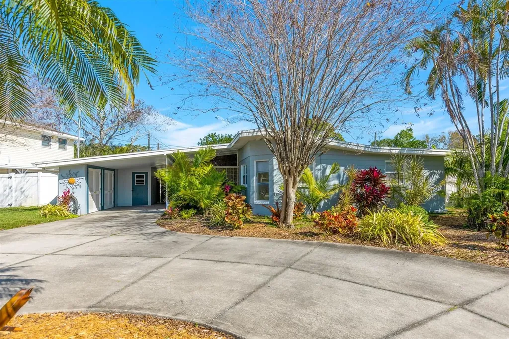 8823 Sunlit Cove Drive NE St Petersburg FL 33702
