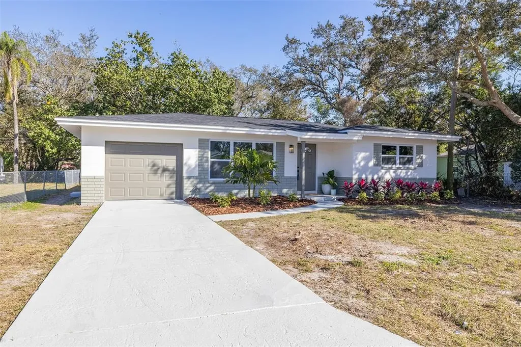 418 38th Street S St Petersburg FL 33711