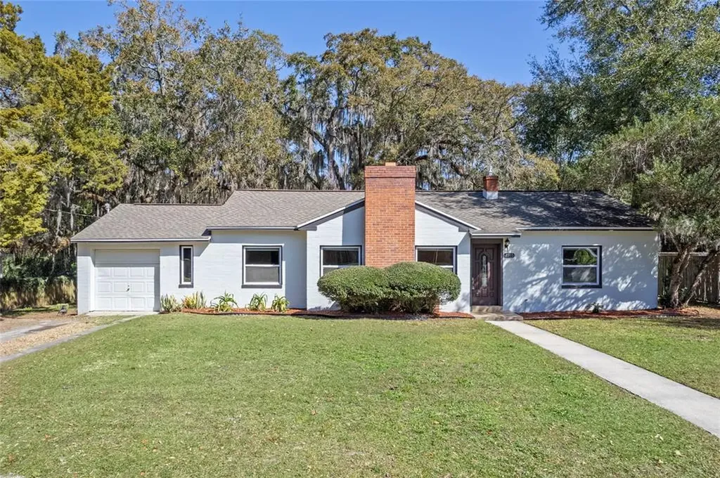 1210 Sunshine Avenue Leesburg FL 34748
