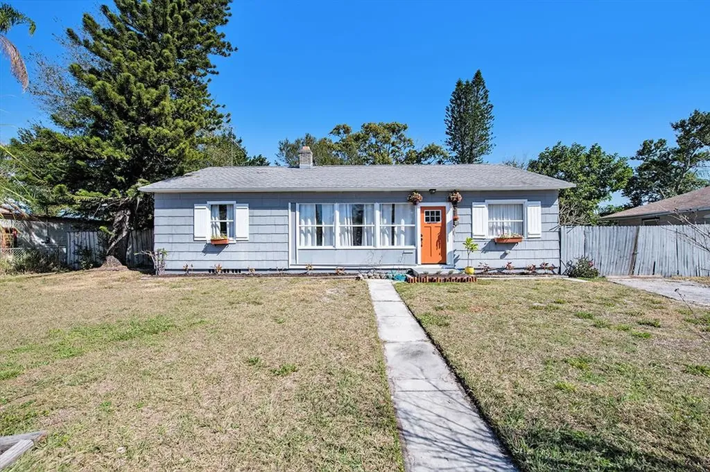 216 Kingston Street S St Petersburg FL 33711