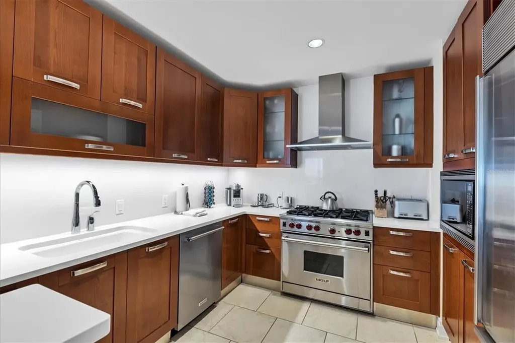 915 Seaside Drive Sarasota FL 34242
