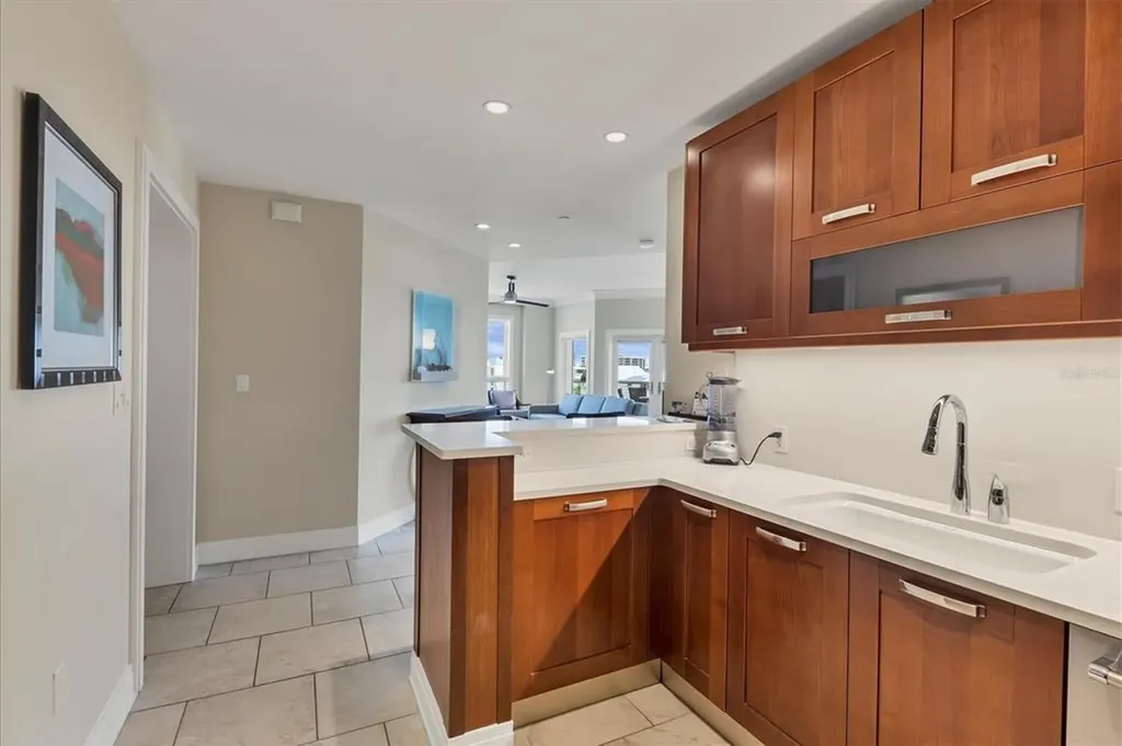 915 Seaside Drive Sarasota FL 34242