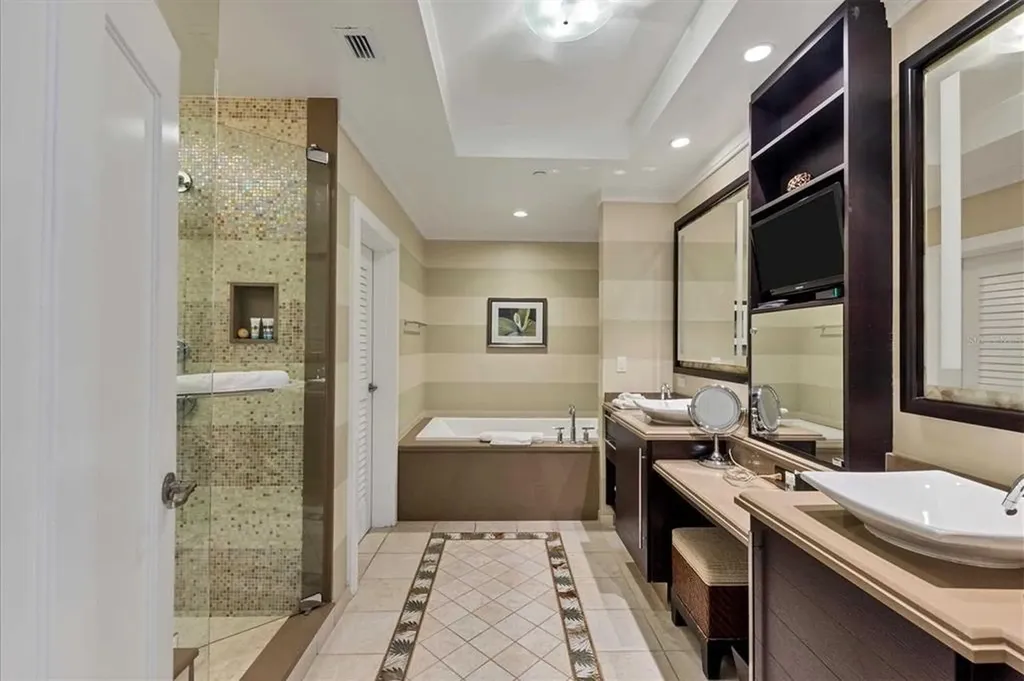 915 Seaside Drive Sarasota FL 34242