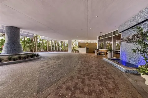 915 Seaside Drive Sarasota FL 34242