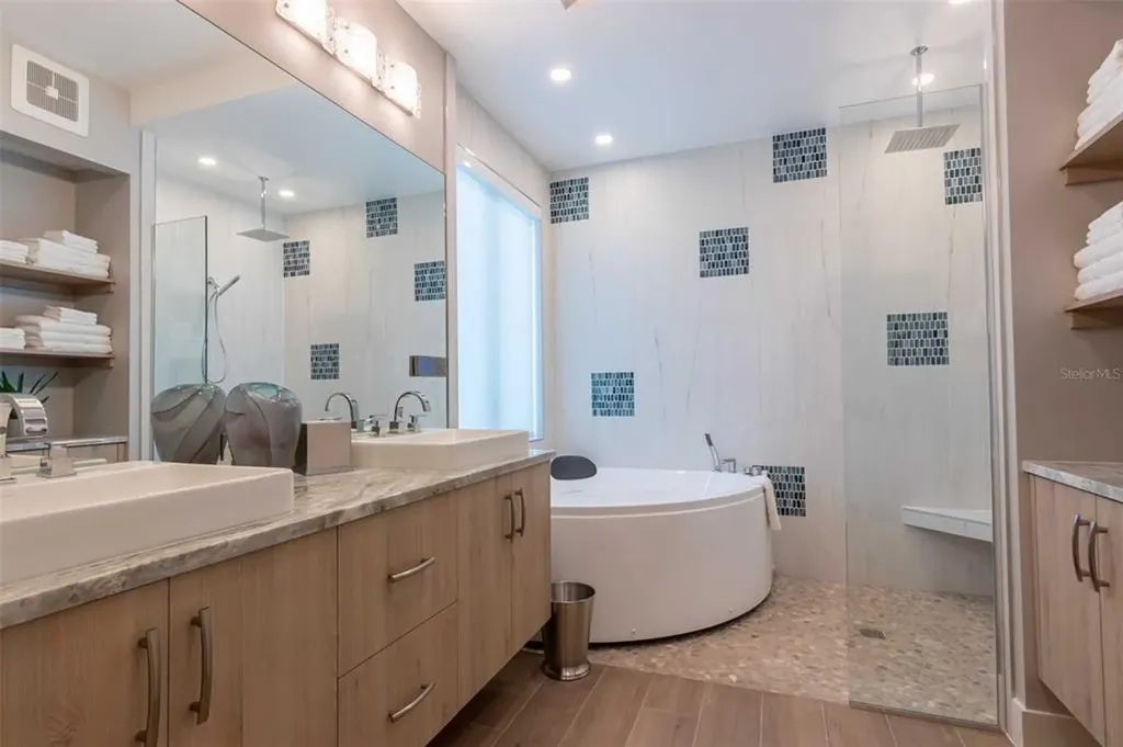 1140 Seaside Drive Sarasota FL 34242
