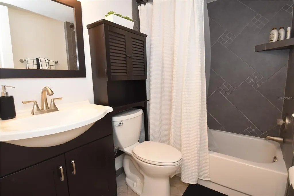1716 Glenhouse Drive Sarasota FL 34231